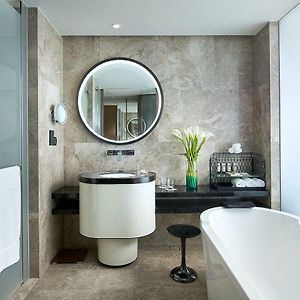 Luxury Twin Room Club Access inclusive Mini Bar Chinese Restaurant
